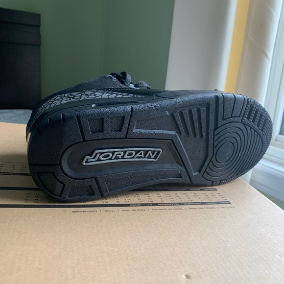 Black Air Jordan 3 - Picture 3 of 5